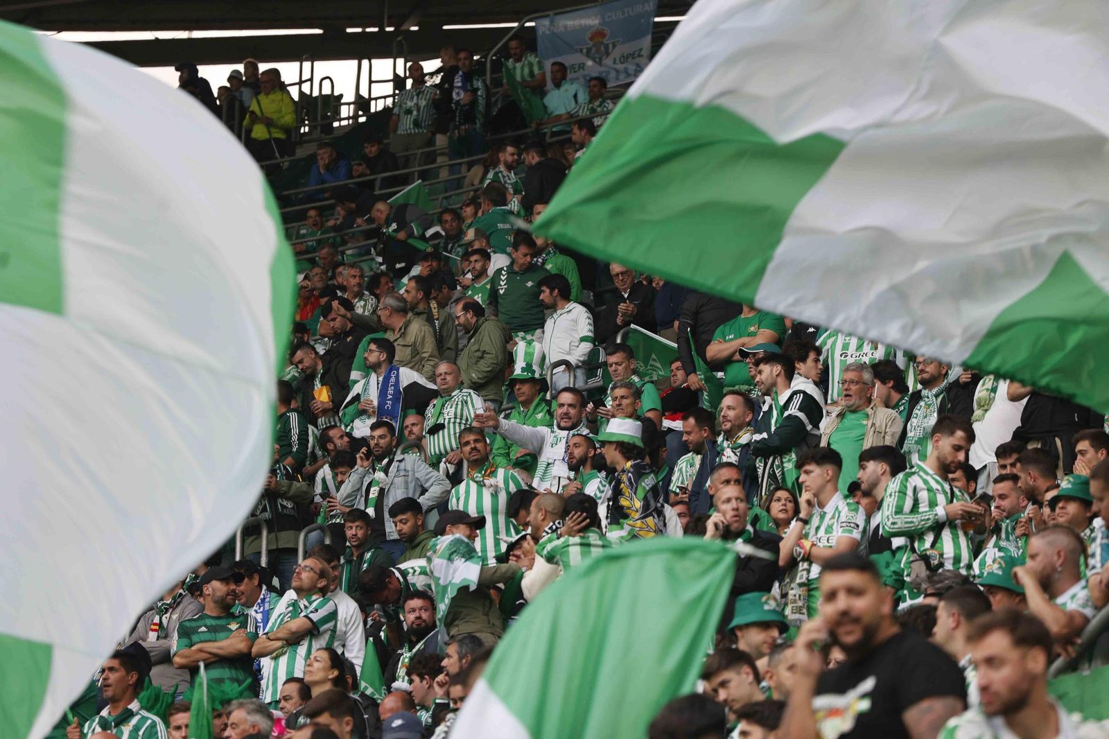 La afición del Betis en la final de la Conference League