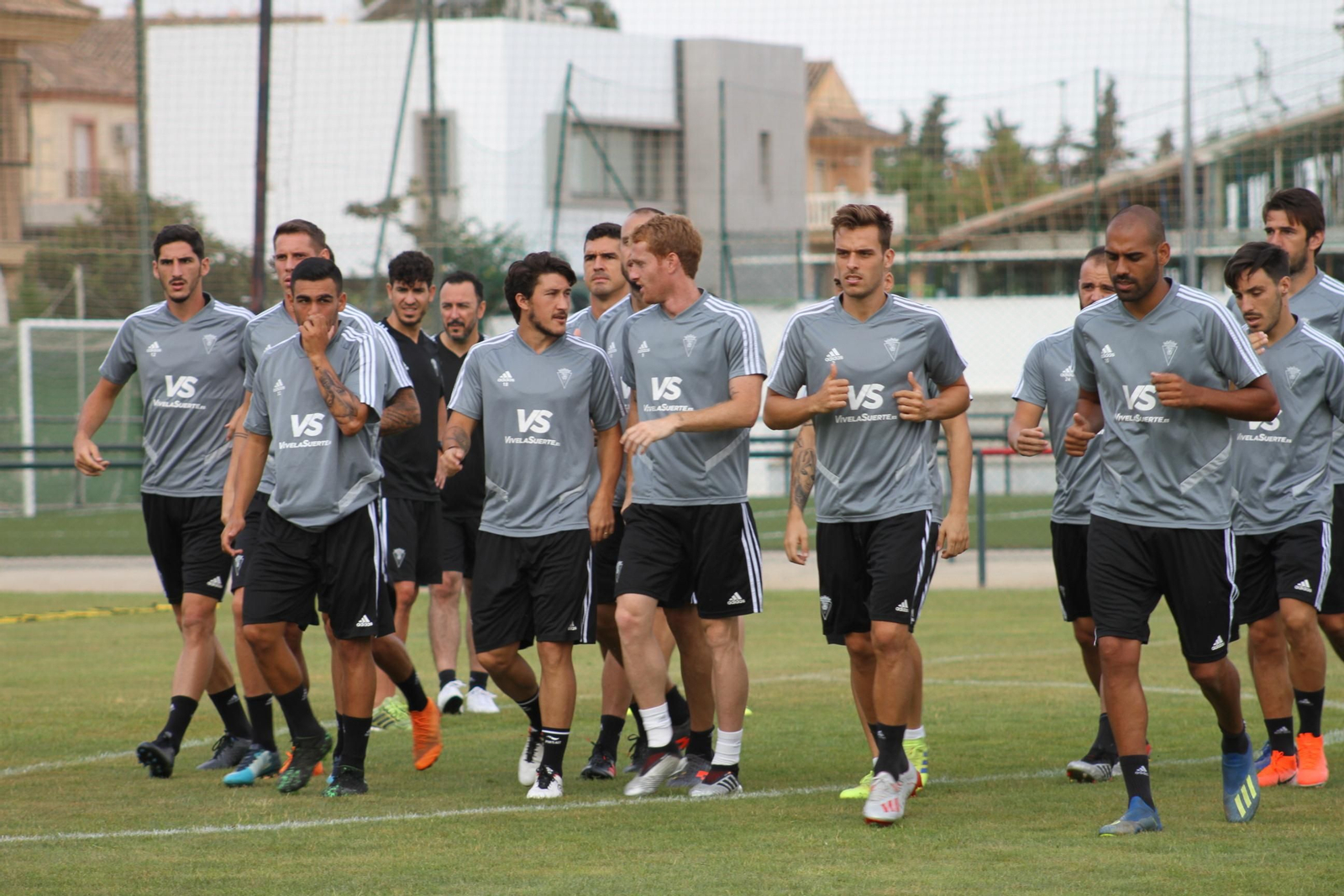 Componente de la plantilla del Cádiz durante un entrenamiento.