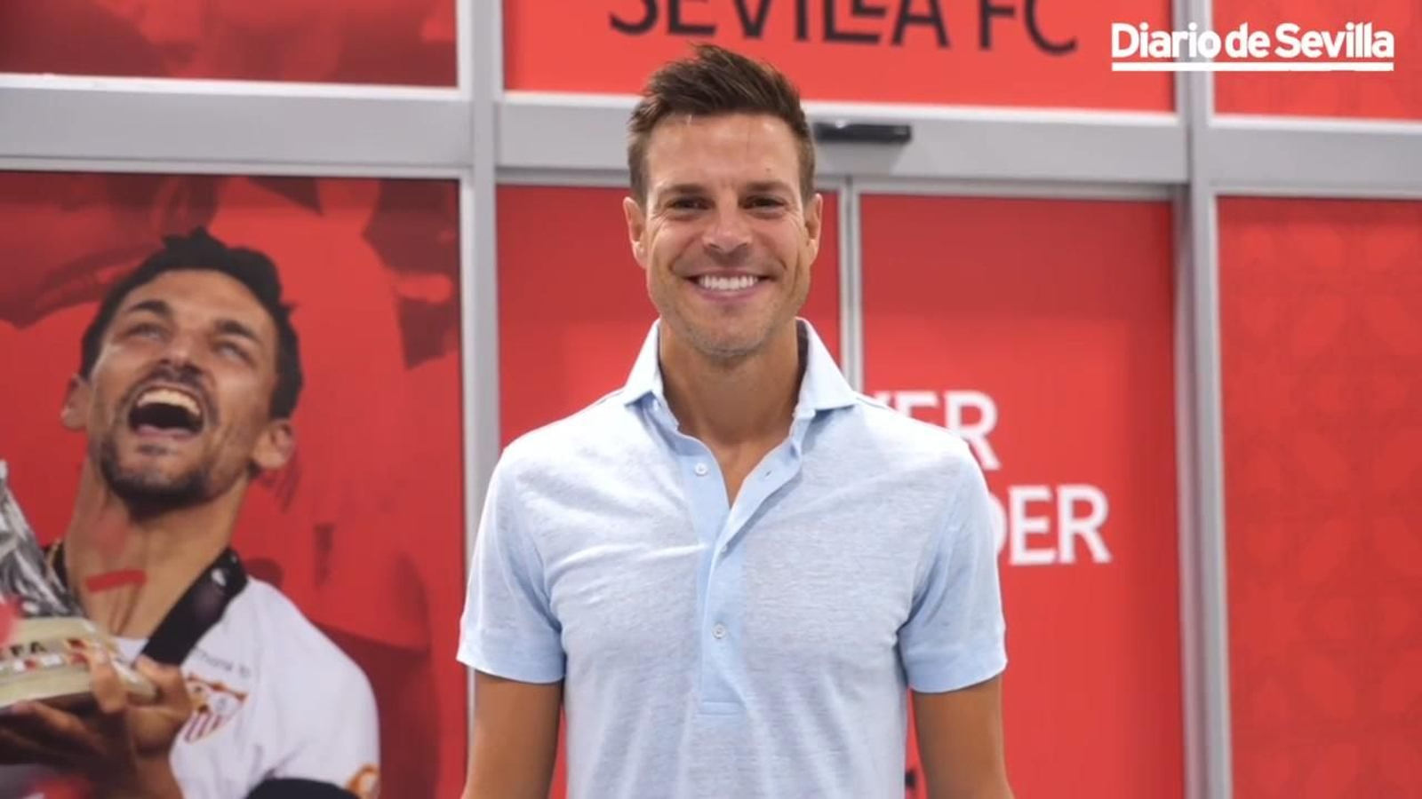 César Azplicueta llega a San Pablo para firmar por el Sevilla FC