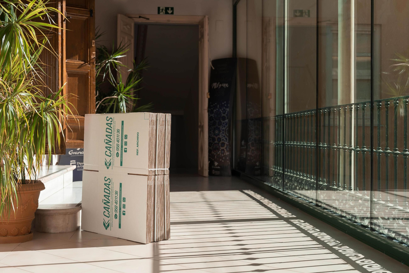 Cajas de cartón preparadas en el Palacio de Niñas Nobles esta semana, signo de la próxima mudanza del Patronato de Turismo