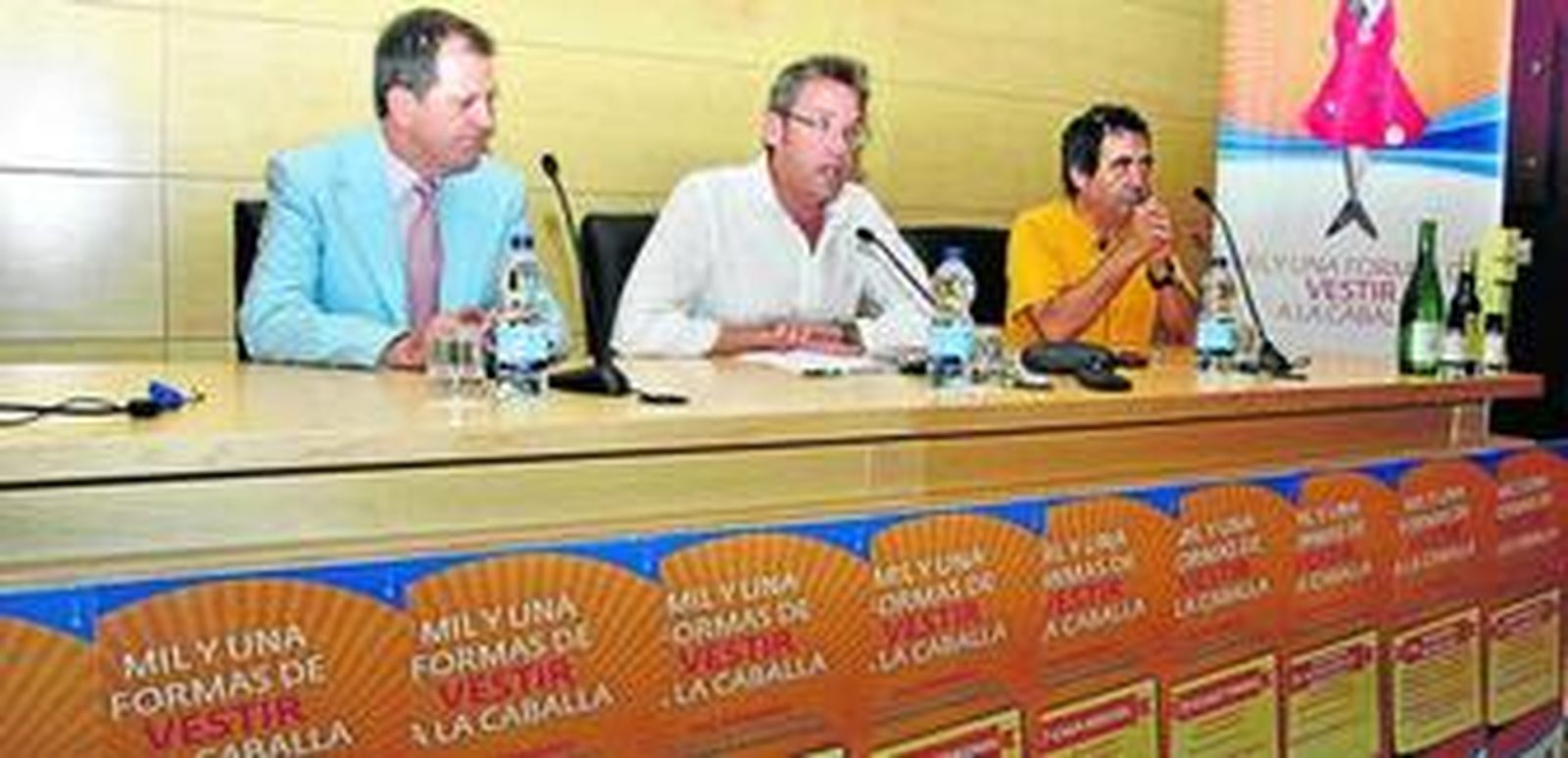 Momento de la presentación en la que pudo observarse el cartel que ilustra la nueva edición.