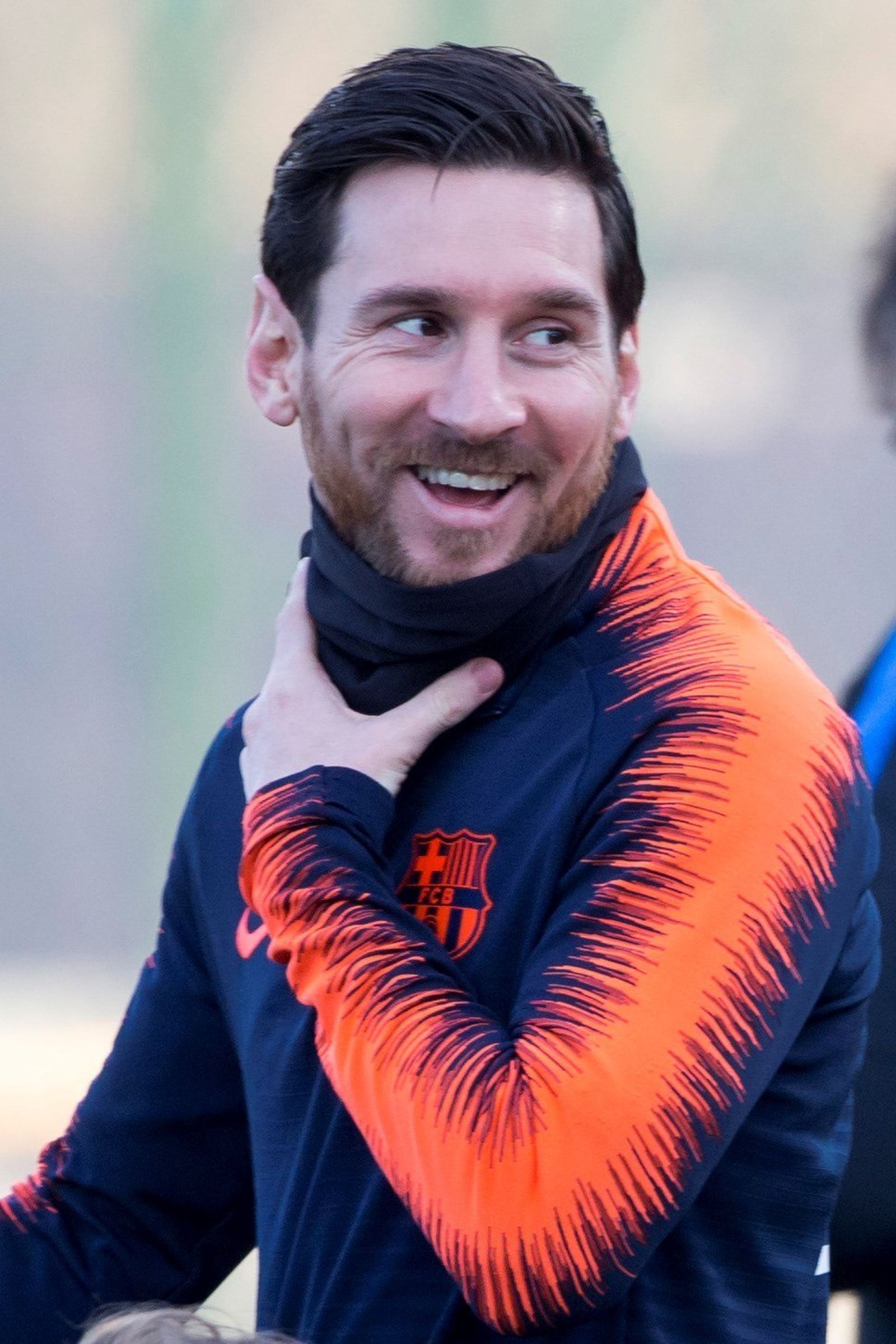 Messi sonríe durante el entrenamiento barcelonista de ayer.