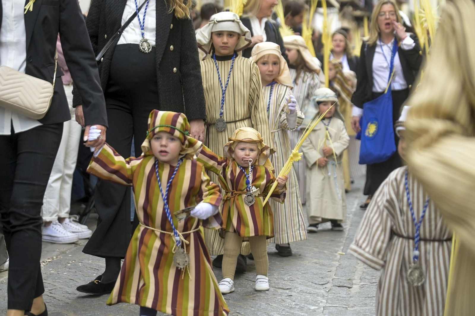 Así vivió Granada la salida de la Hermandad de la Borriquilla 2025