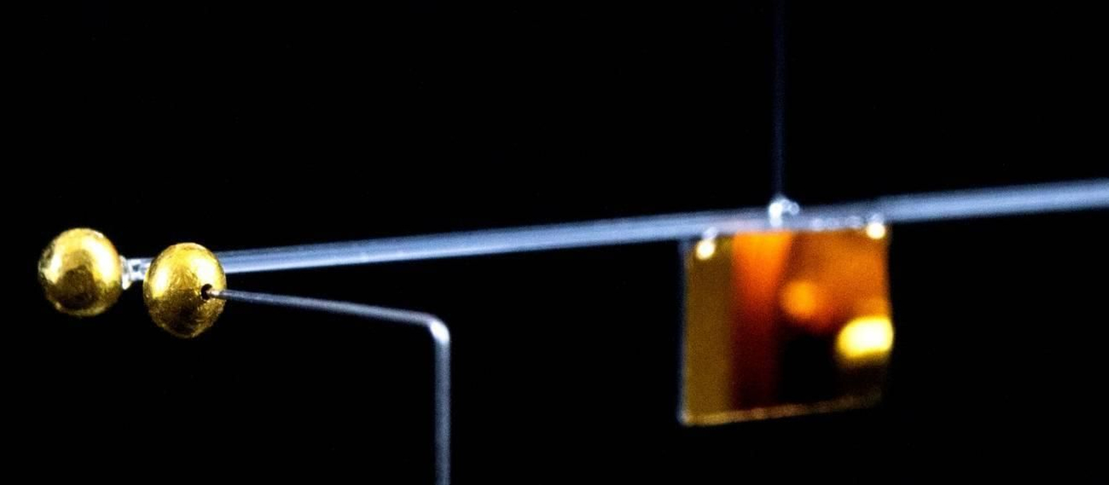 Péndulo de torsión del experimento