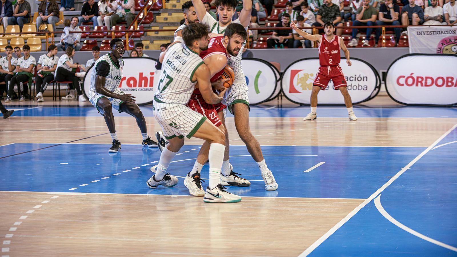 Jaén CB no estuvo fino en el rebote, que dio muchas segundas opciones a los locales.