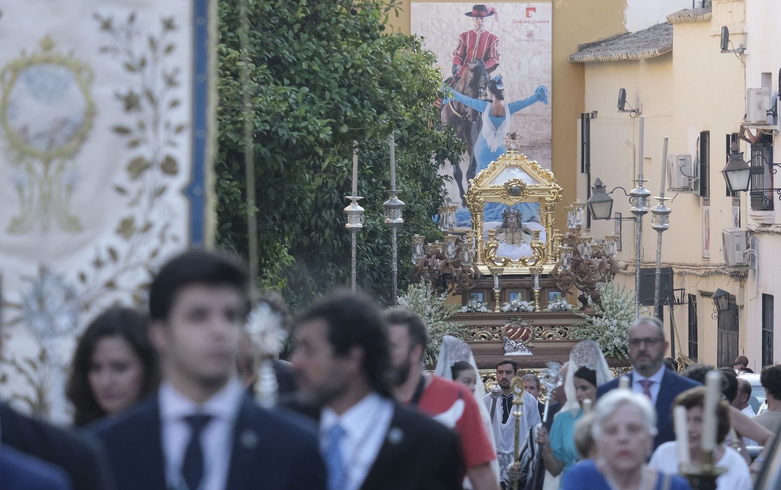 La procesión de la Virgen de Acá por las calles de Córdoba, en imágenes