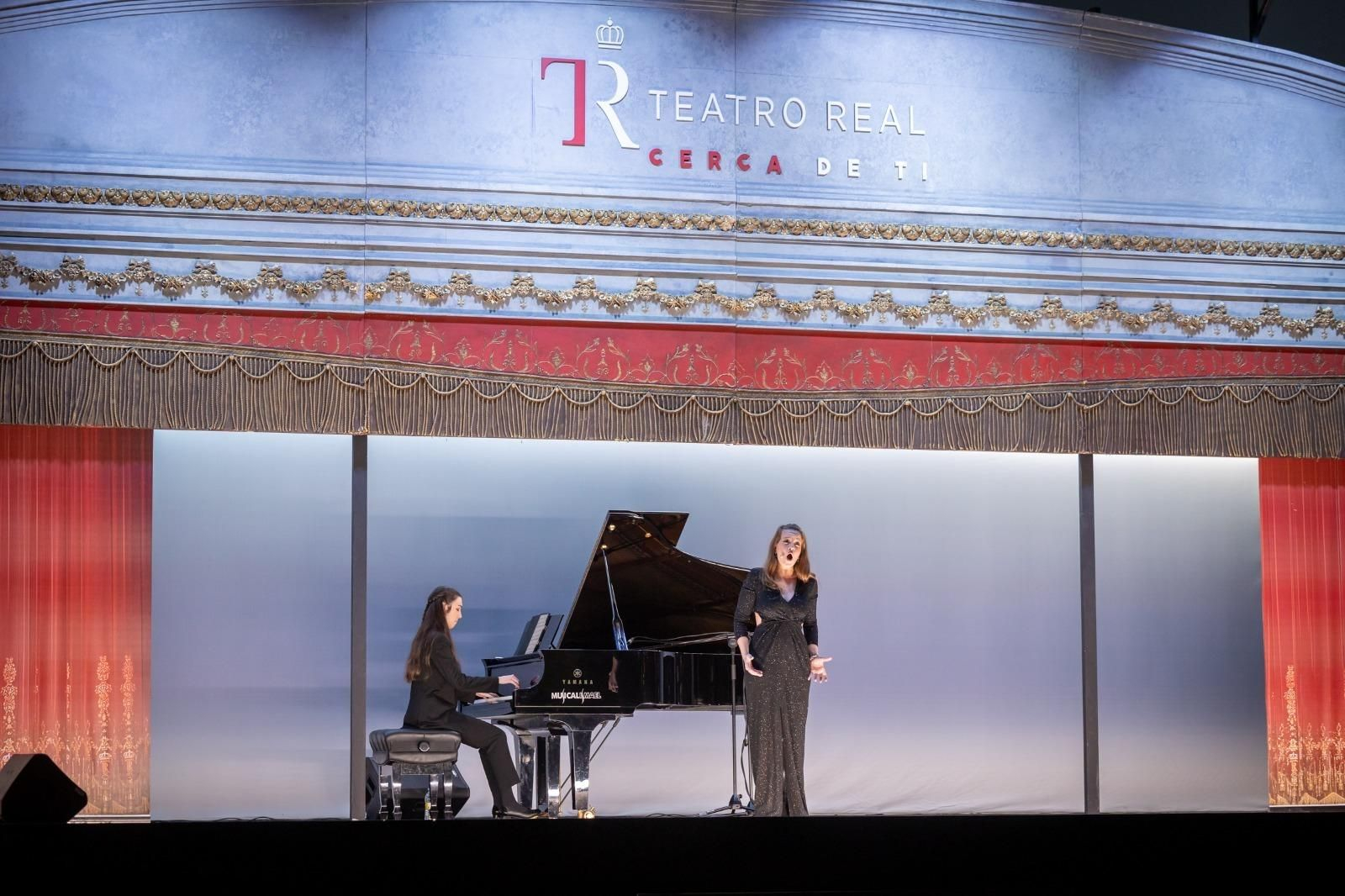Todas las imágenes de la Carroza del Teatro Real en Cádiz
