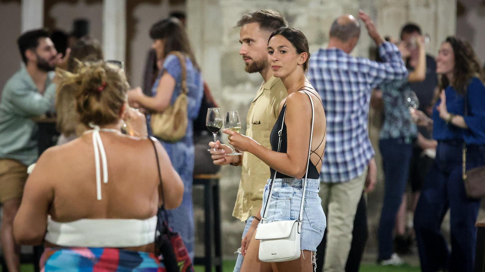 Éxito de 'Entrevinos tintos y blancos' en los Claustros de Jerez