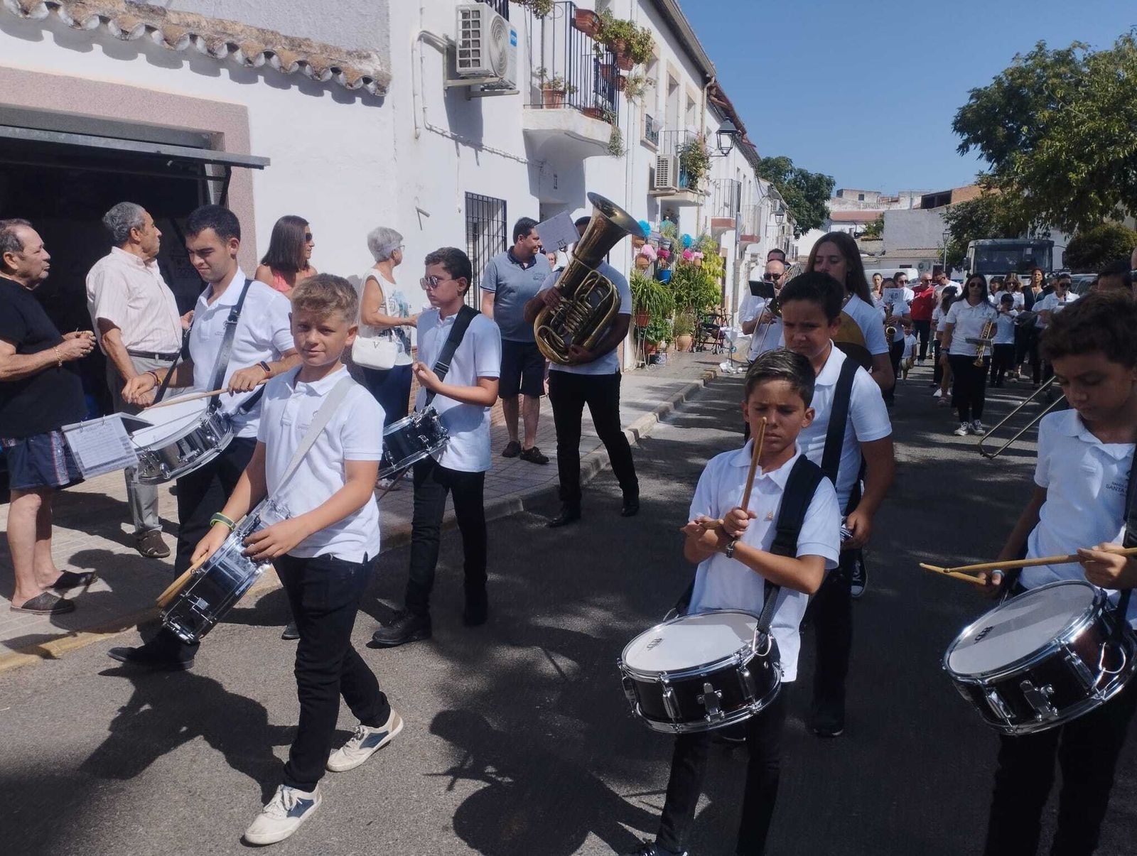 La Virgen del Sol recorre las calles de Adamuz, en imágenes