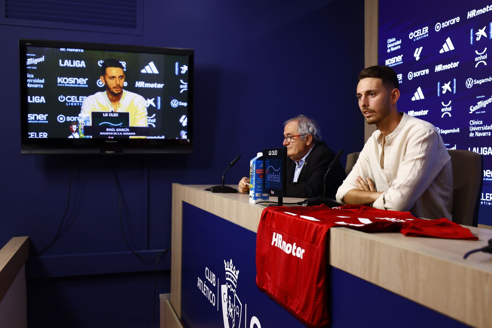 Raúl García, durante su presentación como nuevo jugador del Osasuna.