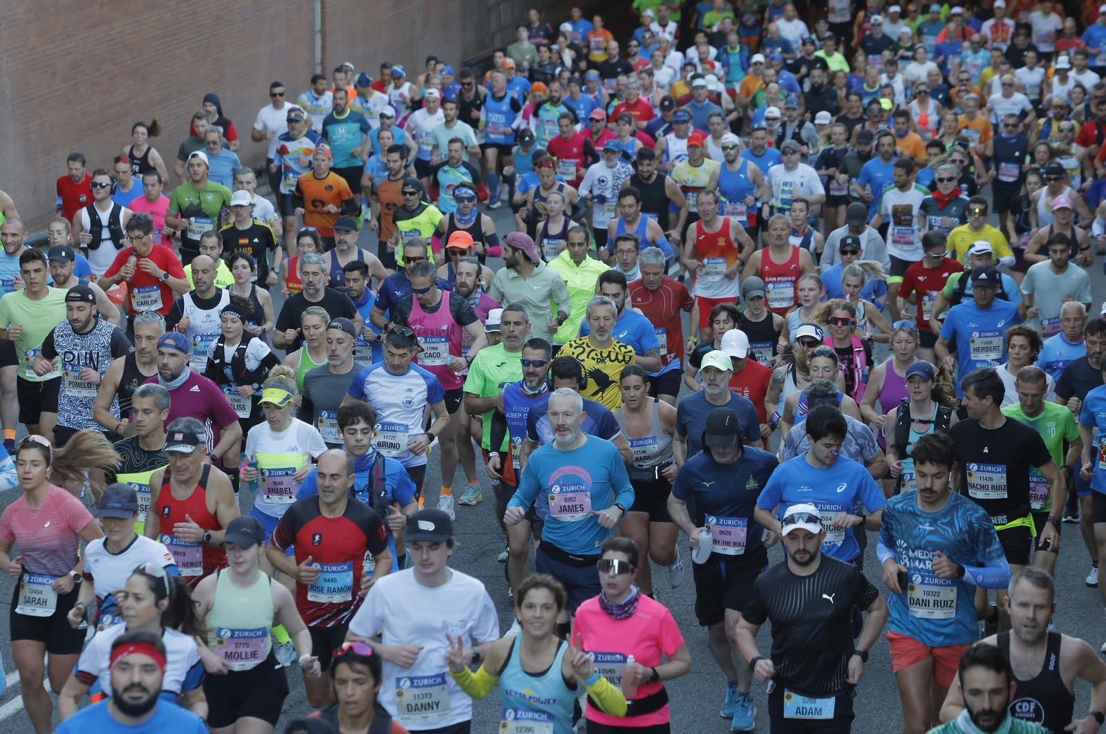 Búscate en el Zurich Maratón de Sevilla 2025