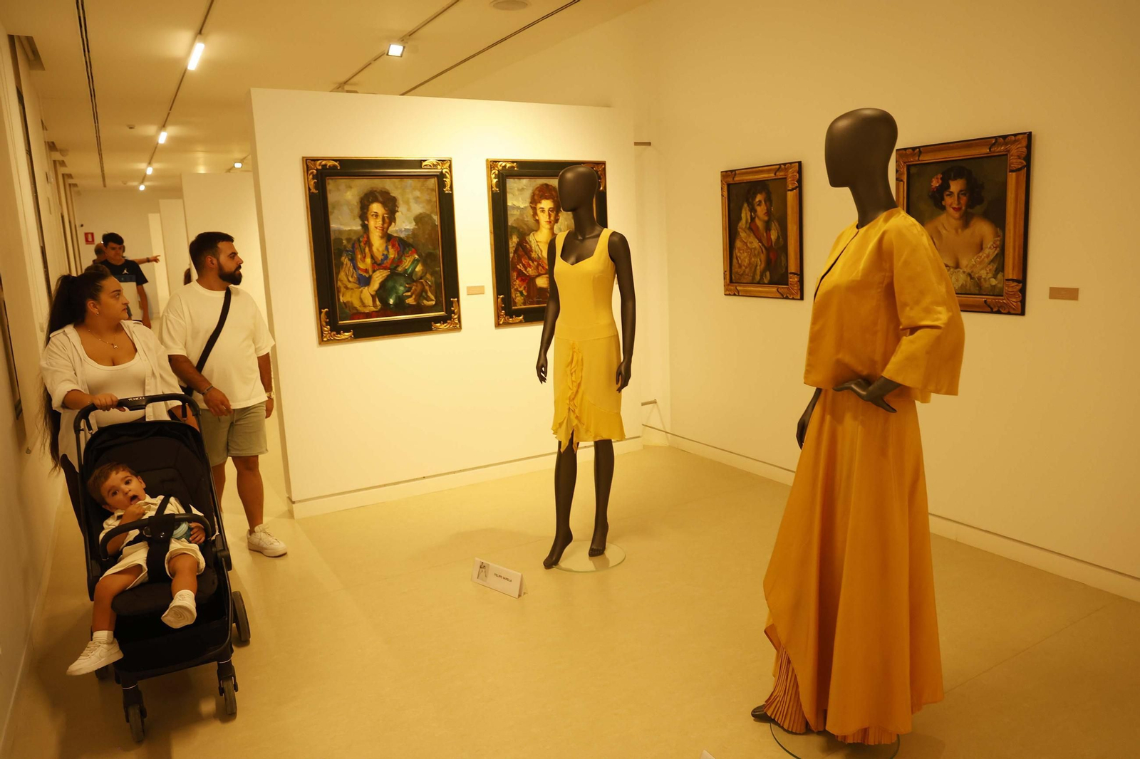 Fotos de los jardines mágicos de la Noche en Blanco de La Línea