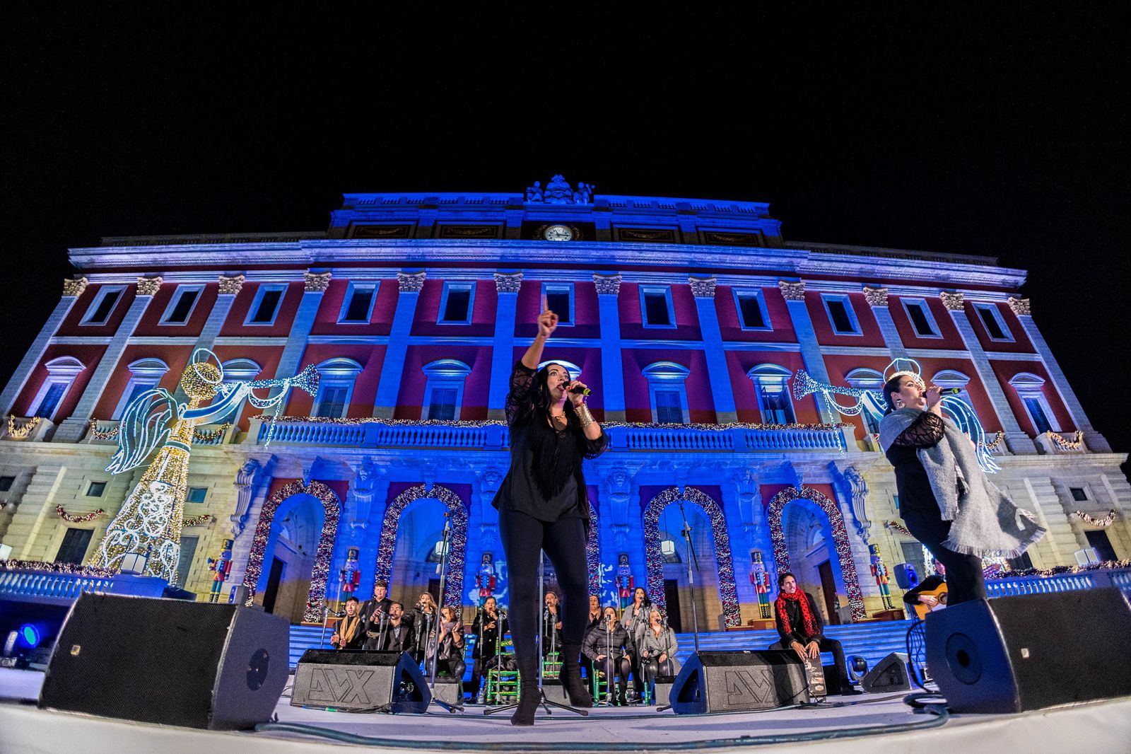 Doble sesión de zambombas navideñas en la plaza del Rey de San Fernando