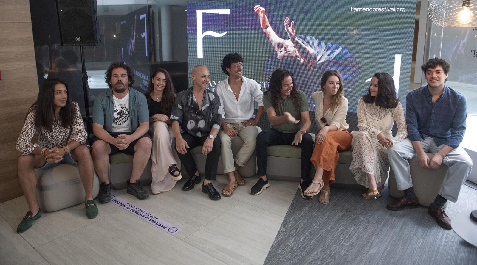 Algunos de los artistas que protagonizan la cita londinense en su presentación en Sevilla.