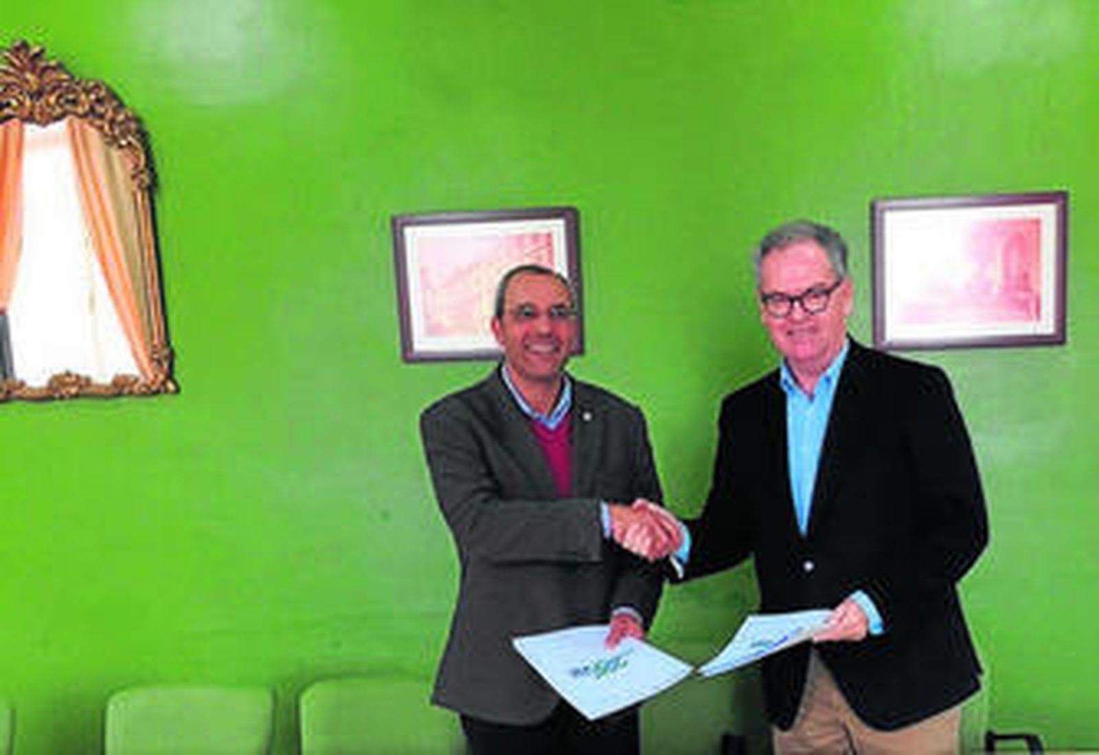 Rafael López Rueda y Juan Pablo Rodríguez, tras la firma del acuerdo.