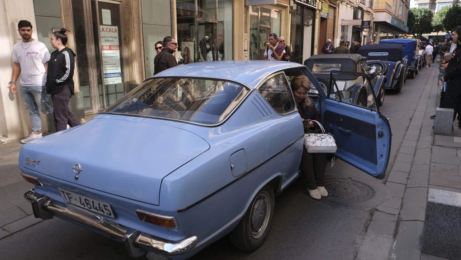 La 33 Ruta de Automóviles Antiguos toma las calles de Almería