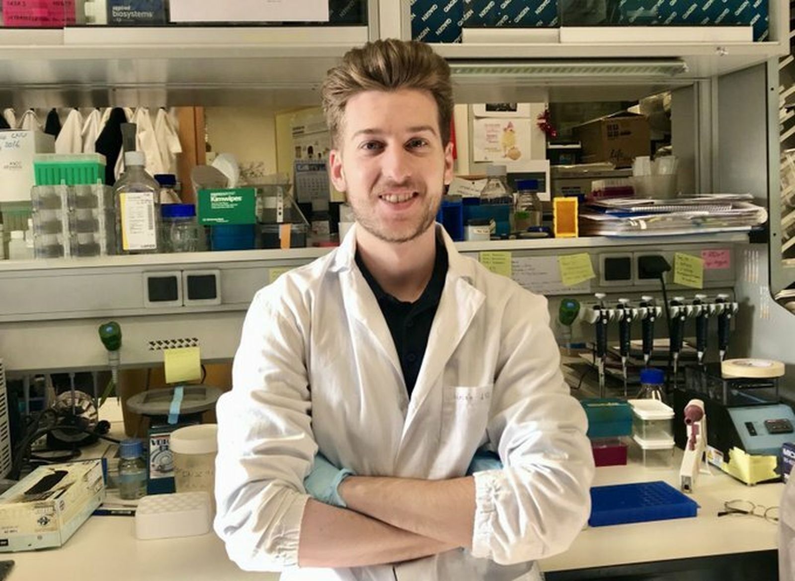 El sanluqueño Adrián Montaño cuenta con una ayuda de la AECC Salamanca para el desarrollo de su tesis doctoral en el Centro de Investigación del Cáncer (CIC).