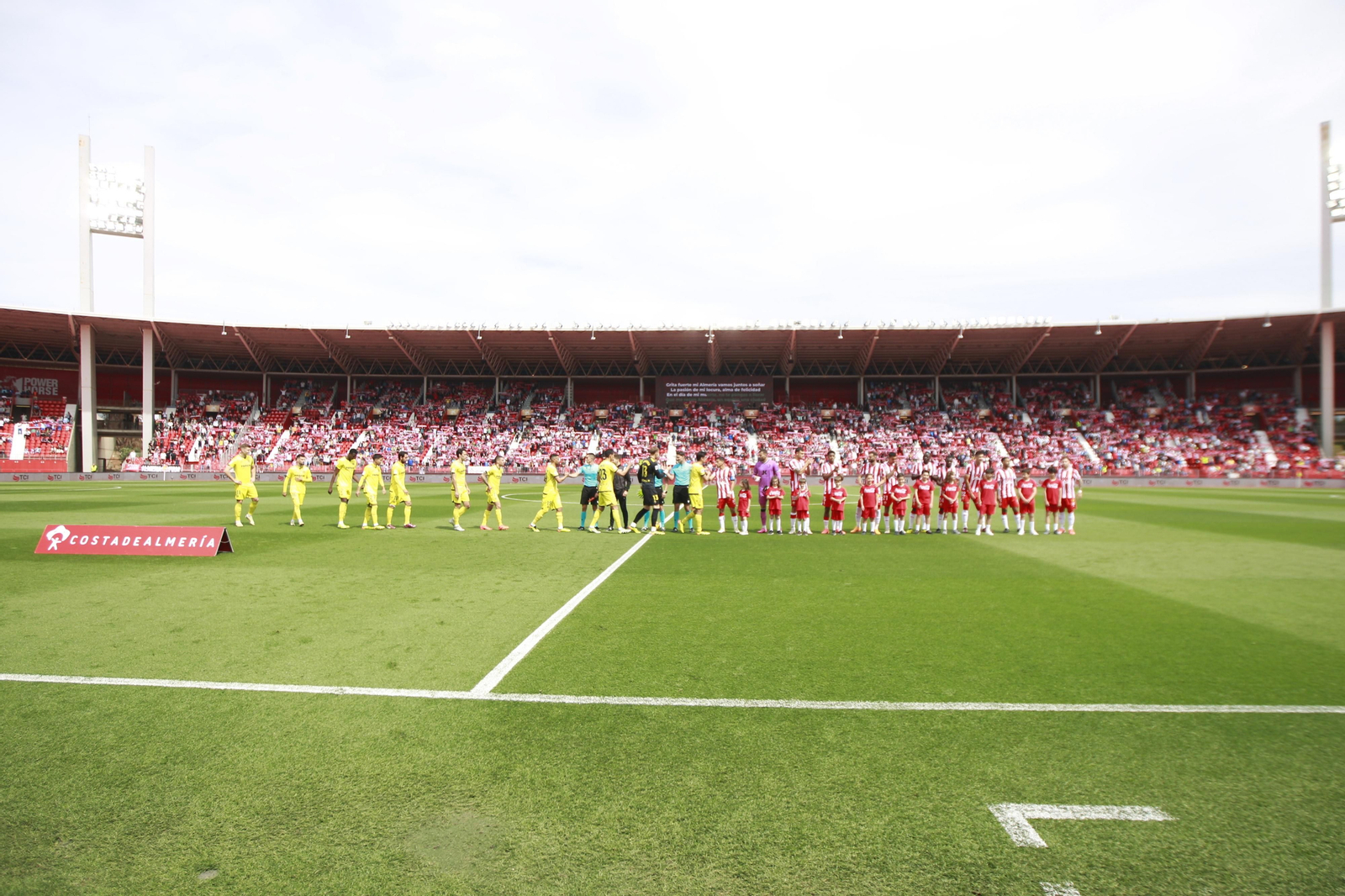 Las mejores imágenes del partido de fútbol U.D. Almería-Villarreal C.F.