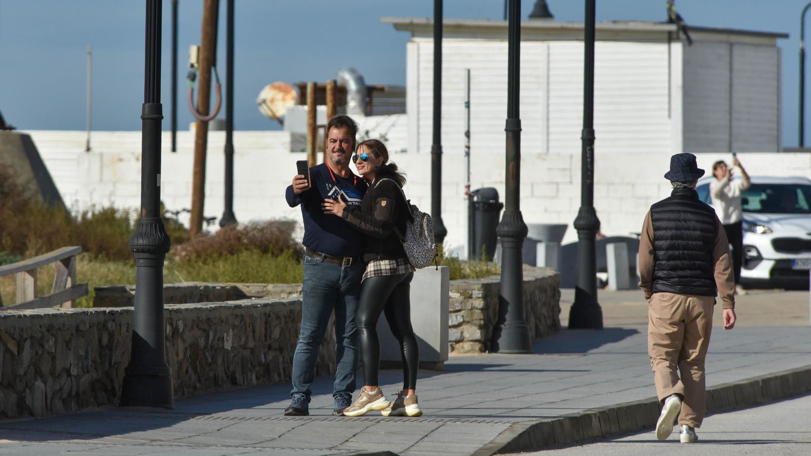 Ambiente en el puente de la Inmaculada en Tarifa, en imágenes