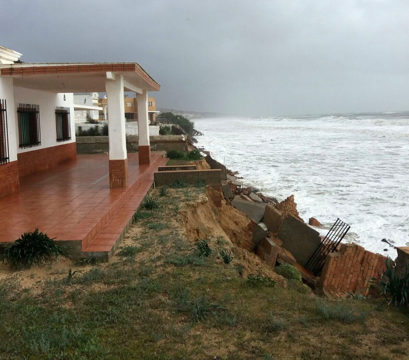 Daños producidos por el temporal en la zona conocida como Casas de Bonares de Mazagón.