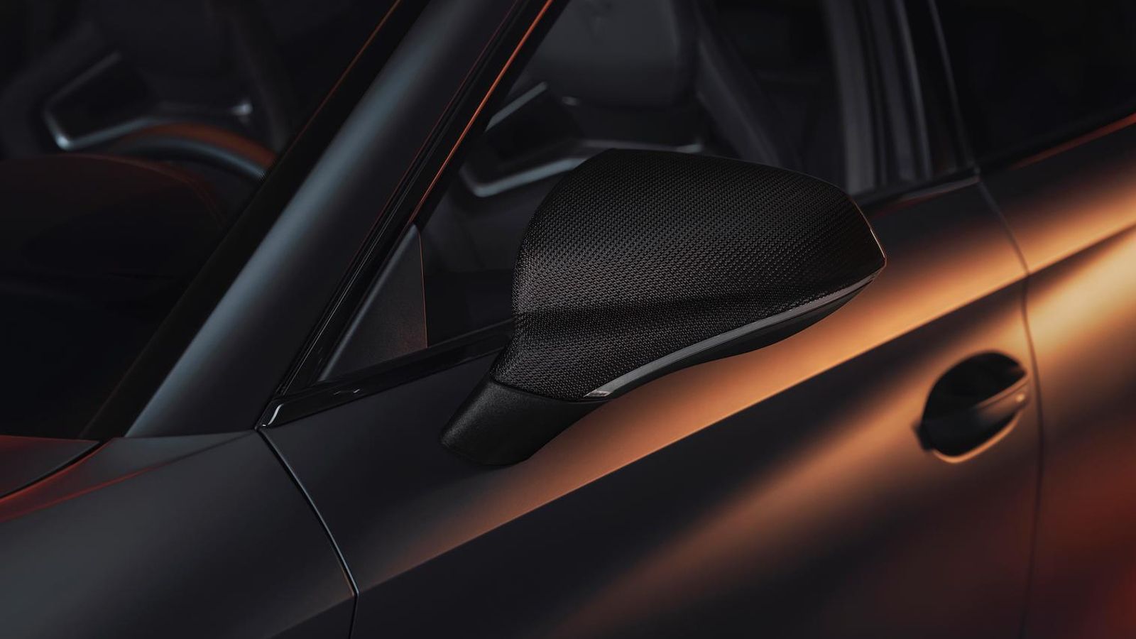 Las carcasas de los retrovisores también hacen diferente a las unidades VZ Cup respecto a otros Cupra León, incluso VZ.