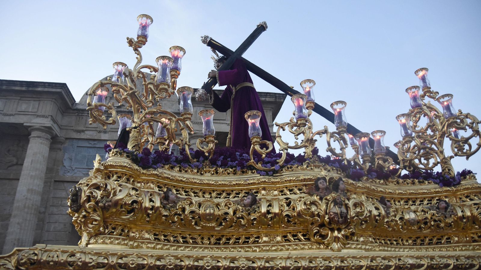Estación de penitencia del Señor del Calvario.