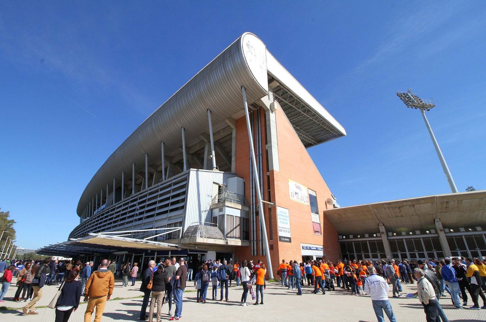 El estadio Nuevo Colombino, minutos antes de un partido del Recreativo.