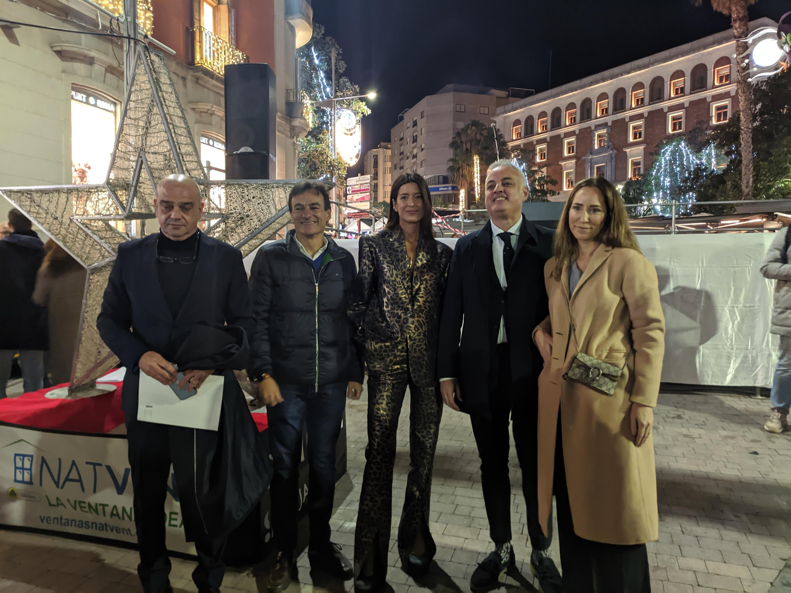Los jiennenses disfrutan del encendido de 'La Catedral de la Navidad' con Rosa Copado como pregonera