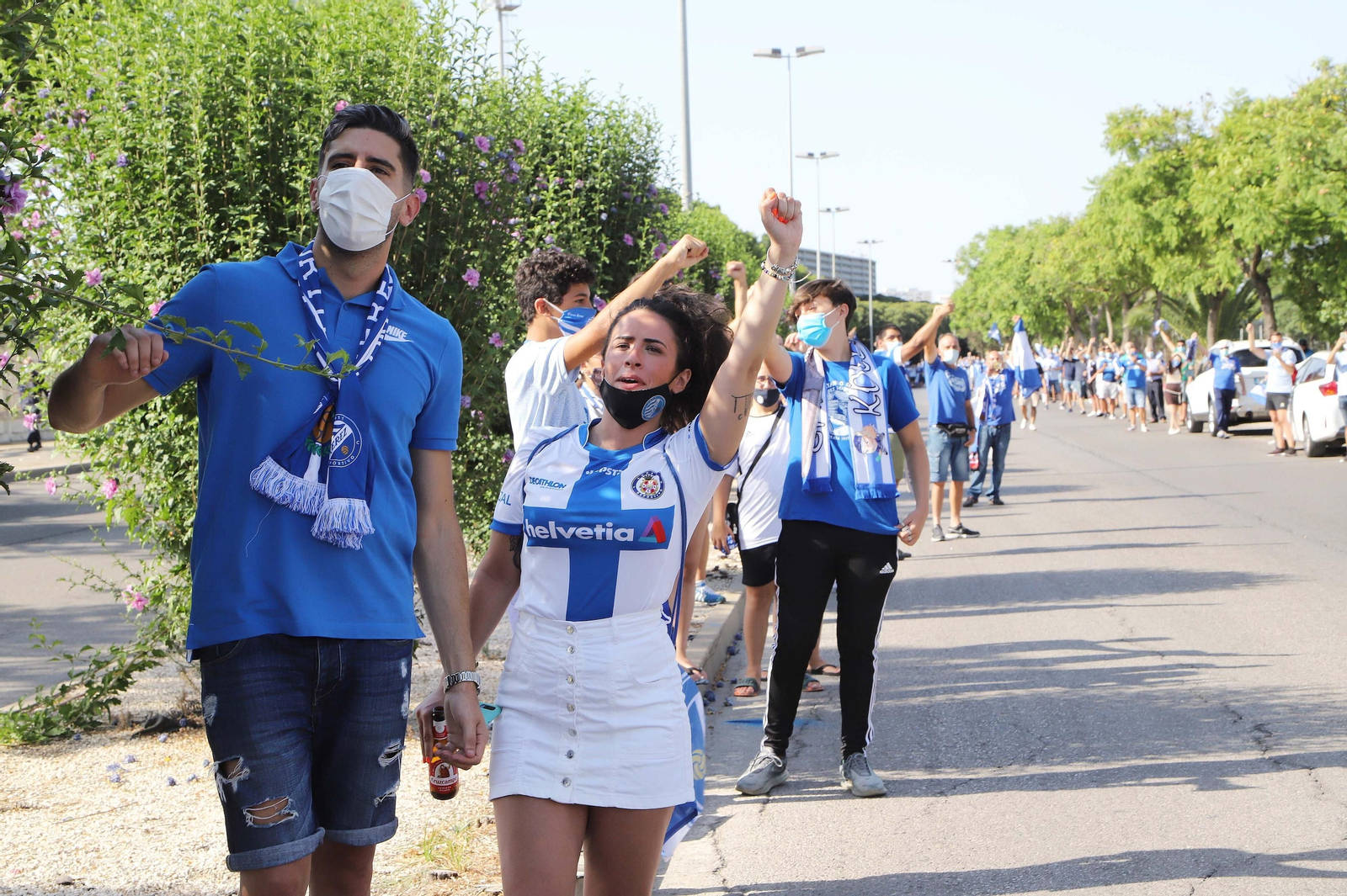 Los aficionados del Xerez DFC despiden al equipo en la salida hacia Marbella
