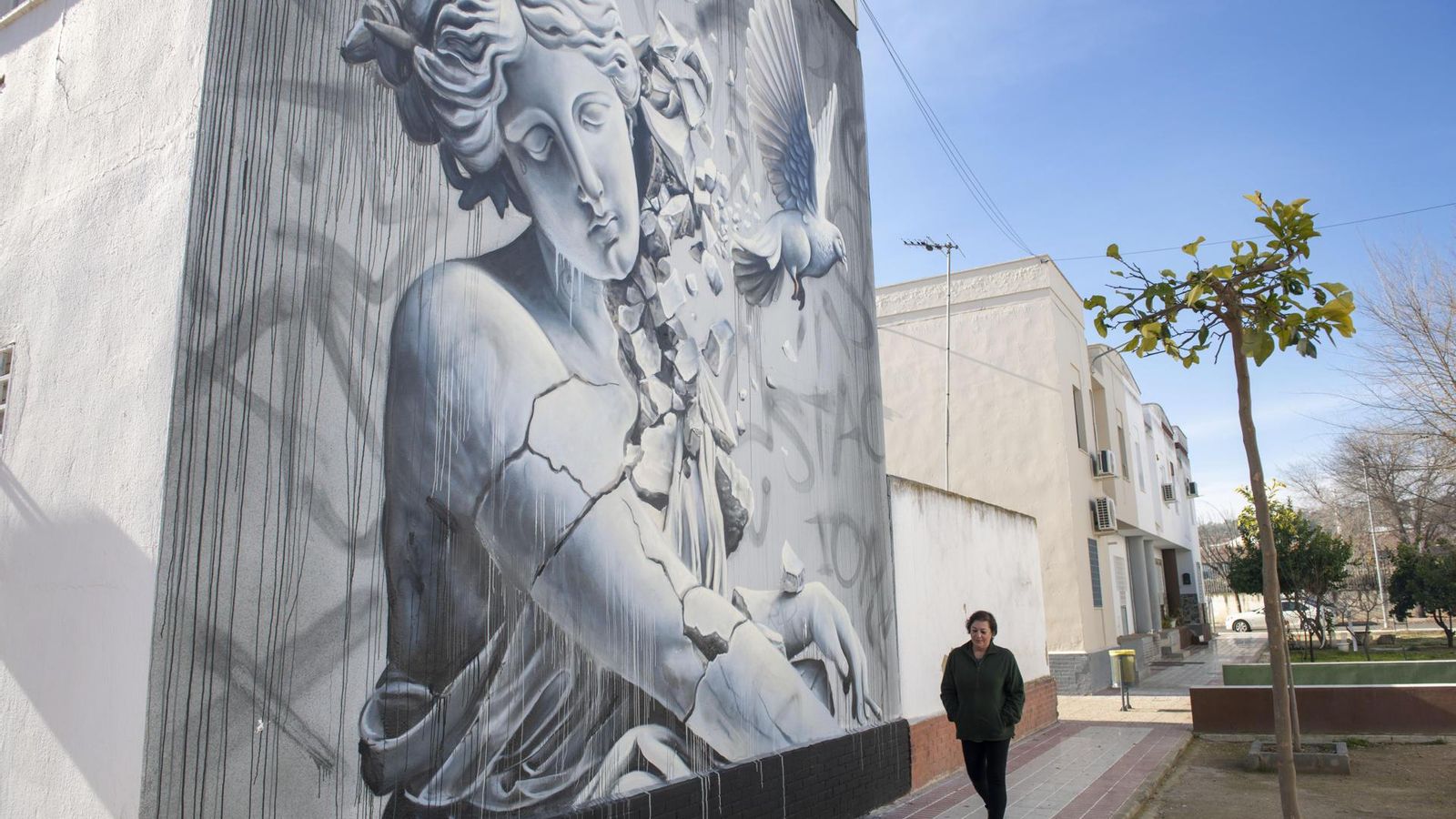 Mural realizado en la calle Anastasio Fernández de Rivas en la Estación de Linares-Baeza, en Jaén. Mural realizado en la calle Anastasio Fernández de Rivas en la Estación de Linares-Baeza, en Jaén.