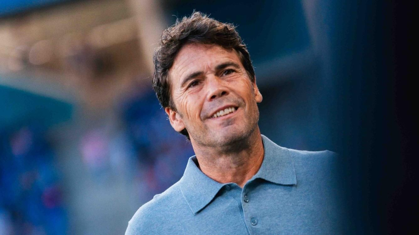 El preparador rojiblanco, sonriente antes del comienzo del encuentro. El preparador rojiblanco, sonriente antes del comienzo del encuentro.
