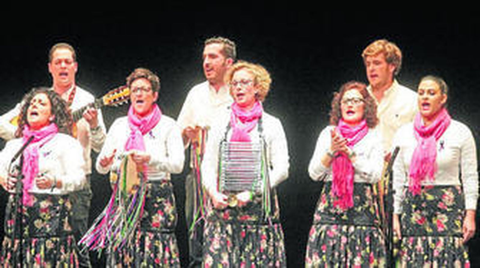 Una de las rondallas que actuó en el teatro Florida en la gran final del concurso de rondallas.