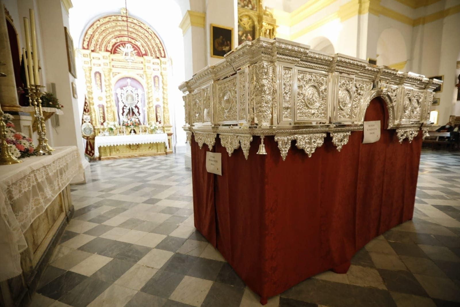 Los espectaculares nuevos faldones de la Carreta de Plata de la Hermandad del Rocío de Villamanrique