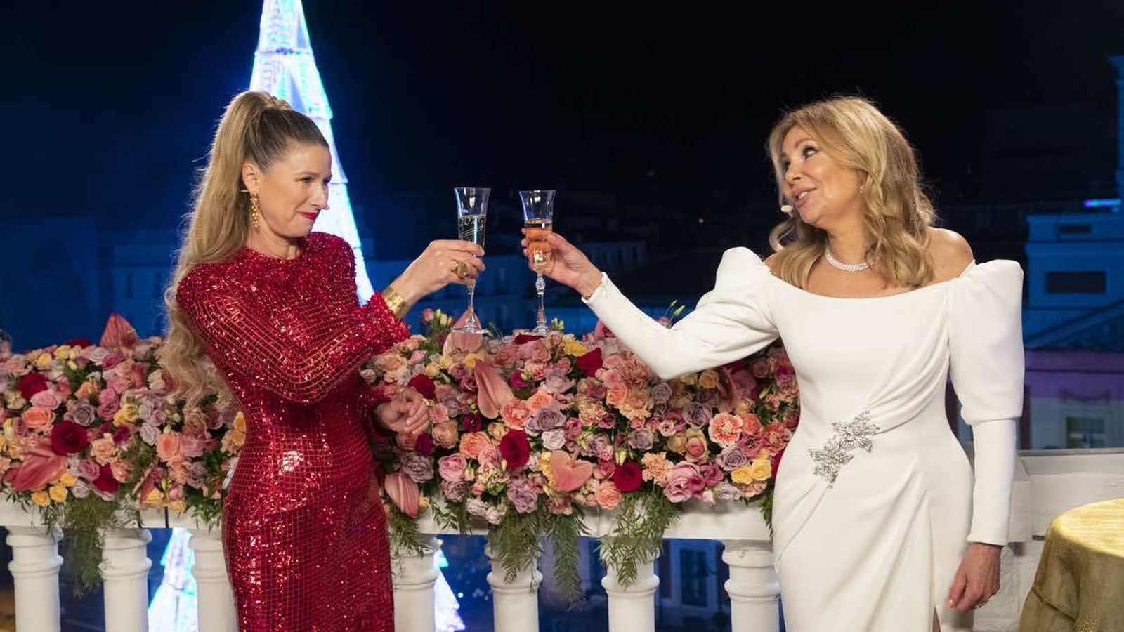 Anne Igartiburu y Ana Obregón durante las campanadas del año anterior.