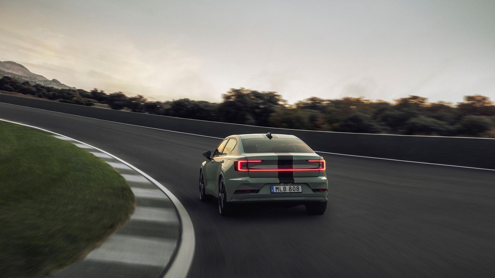 La nueva decoración es la razón de ser del Polestar 2 BST edition 230, un coche para 230 clientes. La nueva decoración es la razón de ser del Polestar 2 BST edition 230, un coche para 230 clientes.