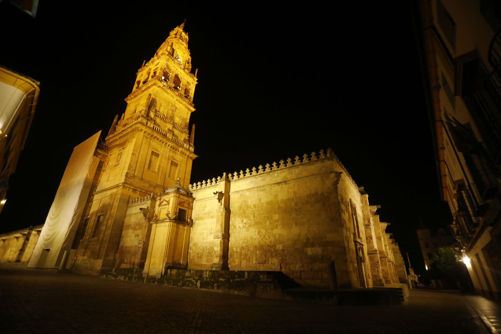 Fotografías: Un paseo por la solitaria Córdoba del toque de queda