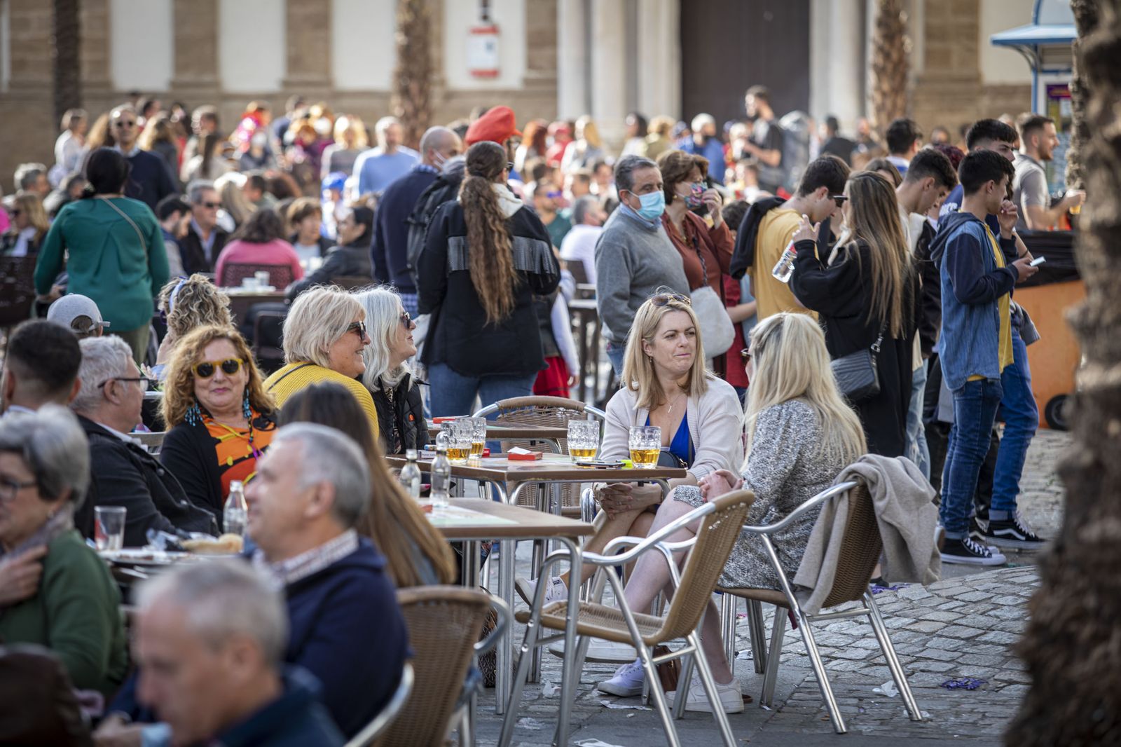 Imágenes del domingo de Carnaval ilegal en Cádiz