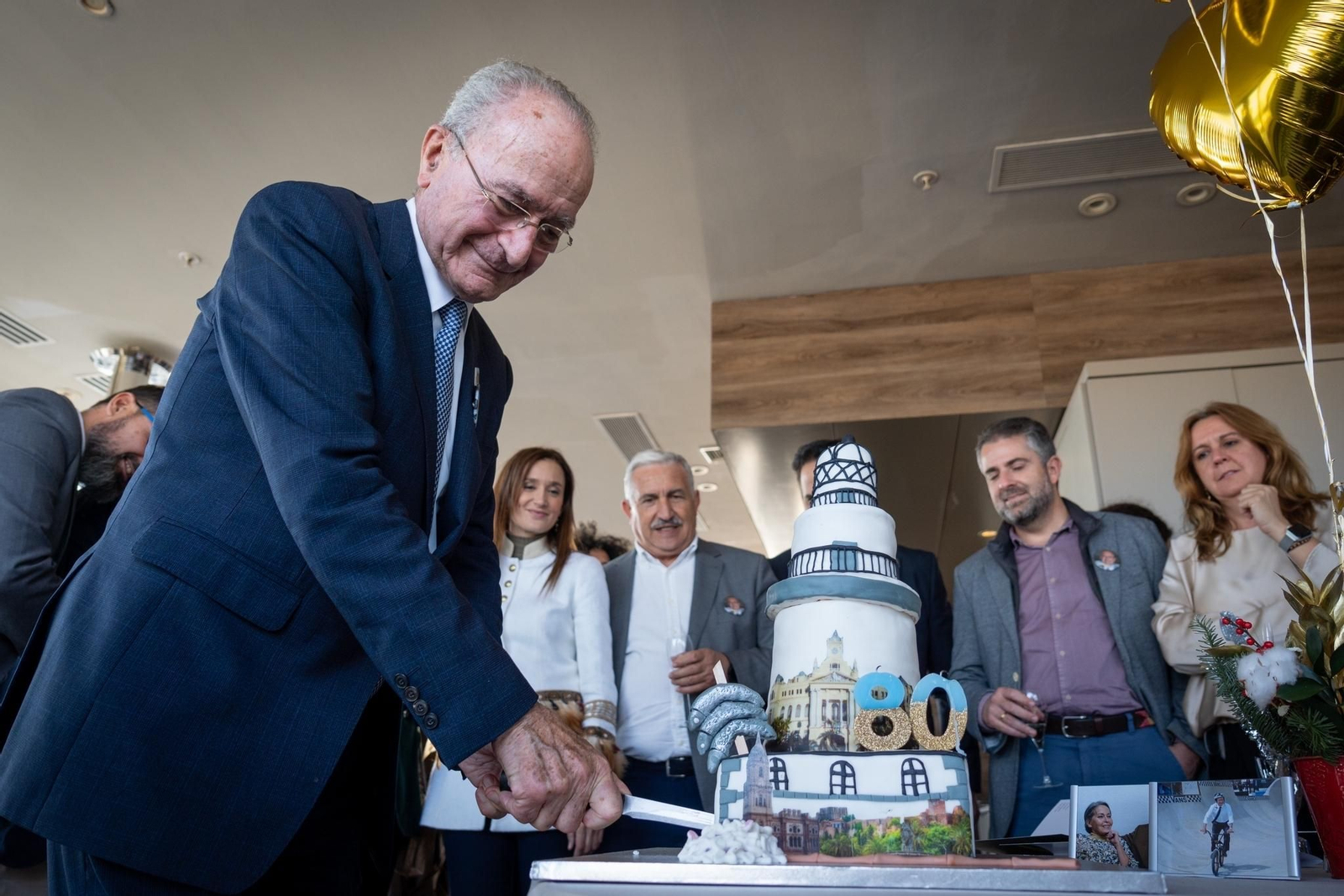 El alcalde de Málaga cumple 80 años: Estas son las fotos de la fiesta El alcalde de Málaga cumple 80 años: Estas son las fotos de la fiesta