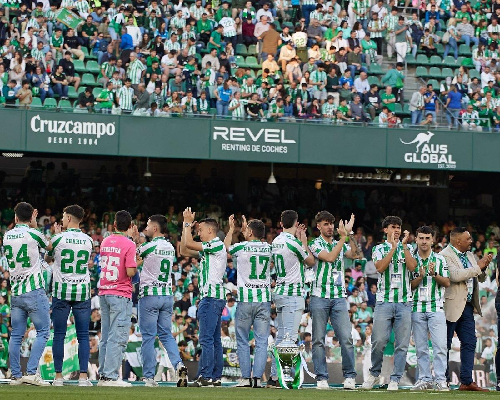 Un homenaje a la corta e intensa trayectoria del Betis Futsal, en imágenes
