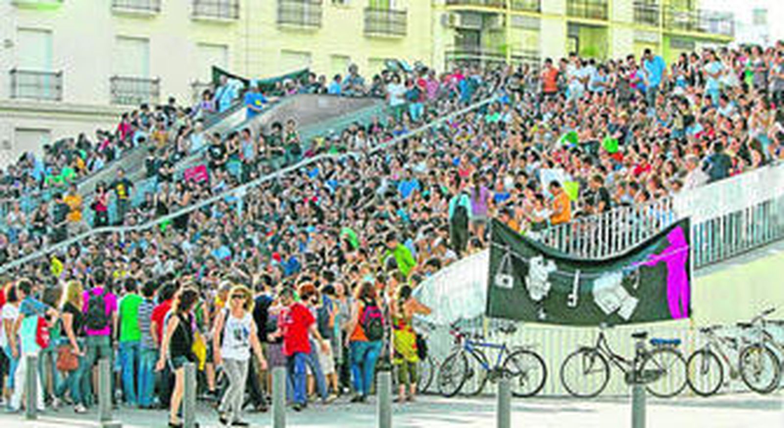 Los manifestantes llenaron la escalinata principal de las 'setas'.