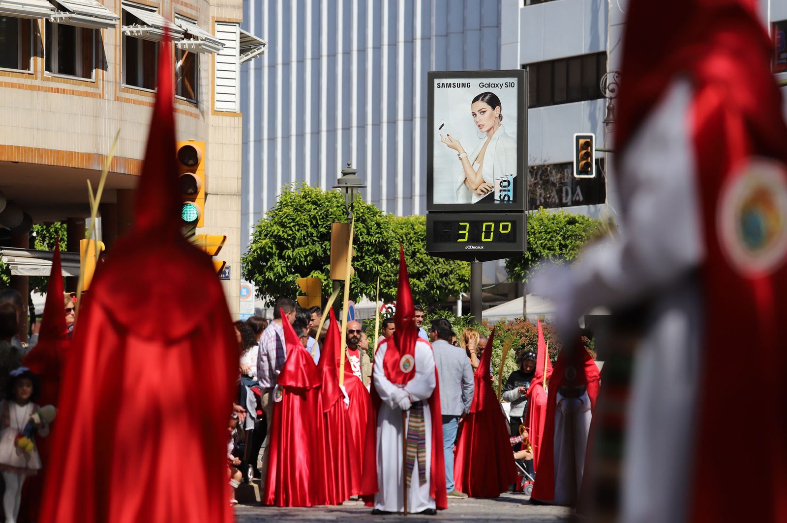 Las mejores imágenes de la hermandad de la Borriquita  de Huelva en el domingo de ramos 2019