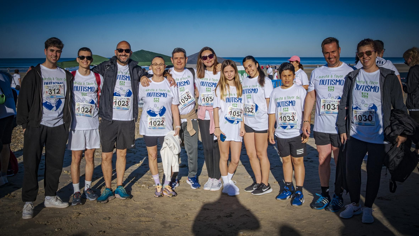 Búscate entre las imágenes de la  ‘I Marcha a favor del autismo’ en Cádiz