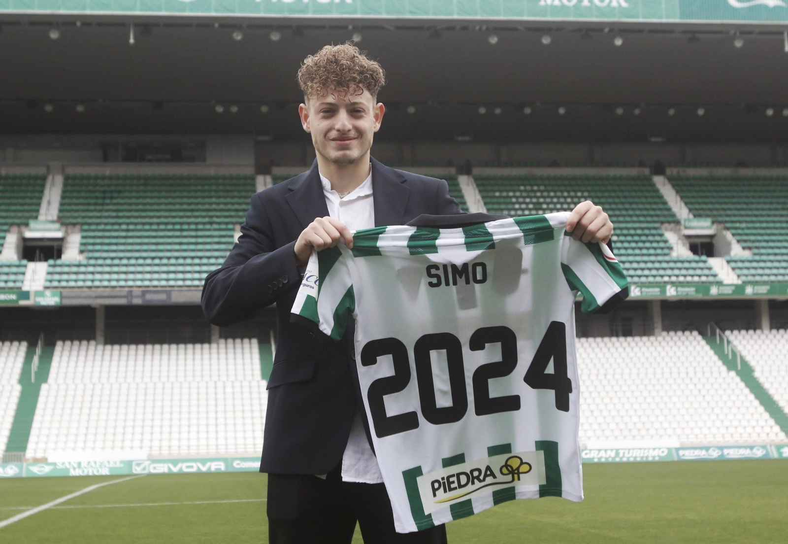Las imágenes de la renovación de Simo hasta 2024 con el Córdoba CF