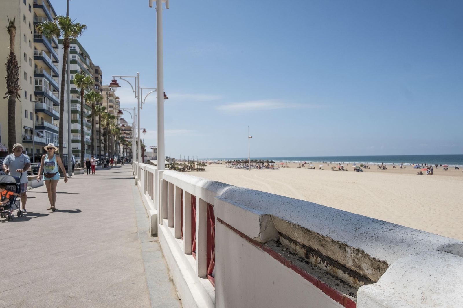 El Paseo Marítimo de la capital gaditana, entre las zonas de alquiler más caro del país.
