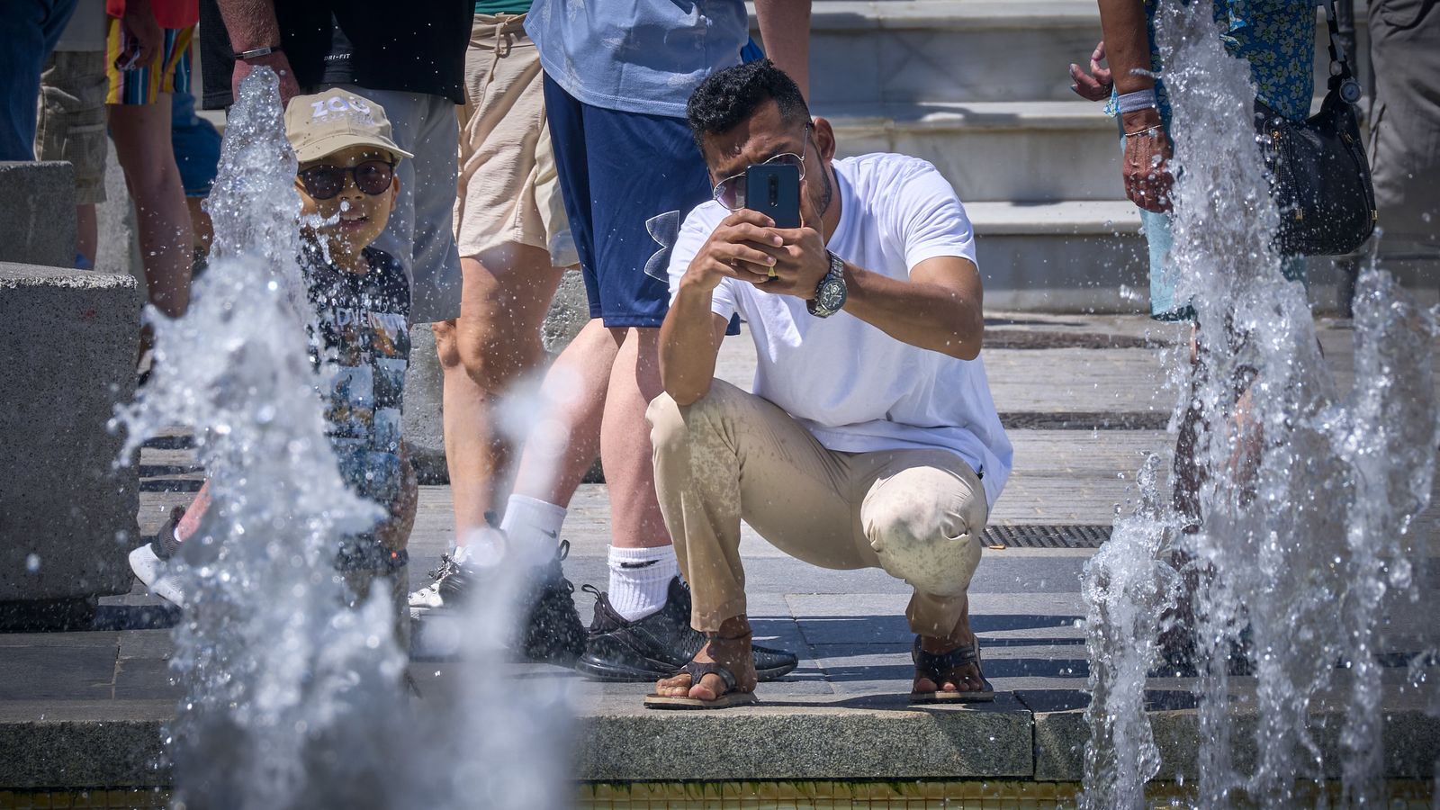 Un grupo de turistas en la plaza de San Juan de Dios.