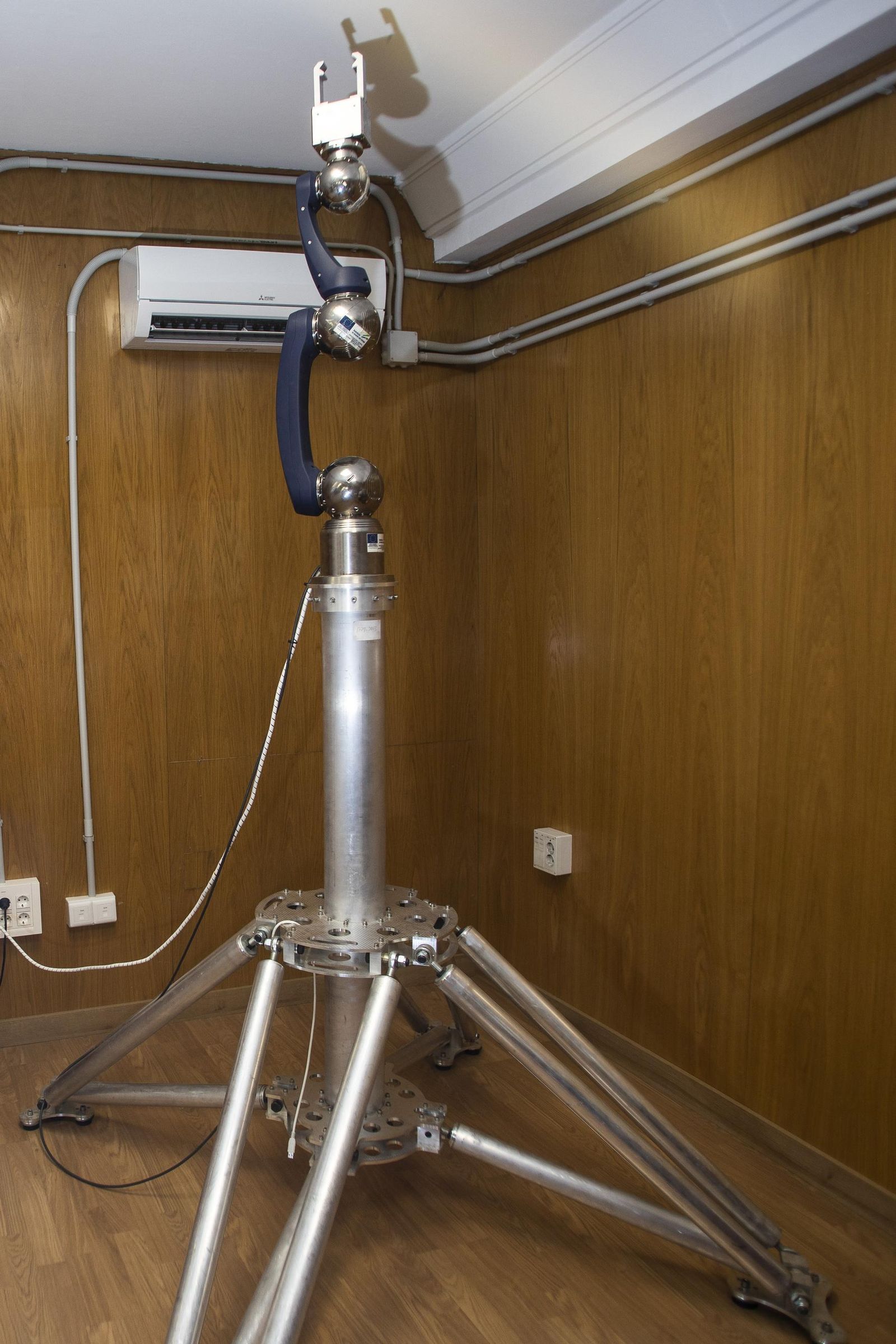 Brazo robótico con el que ya se trabaja en la UGR.