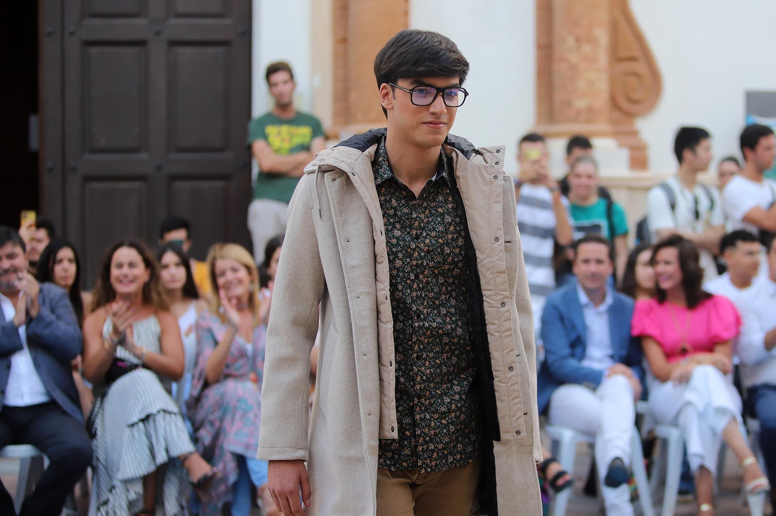 Imágenes de Huelva en blanco y azul, la noche del comercio