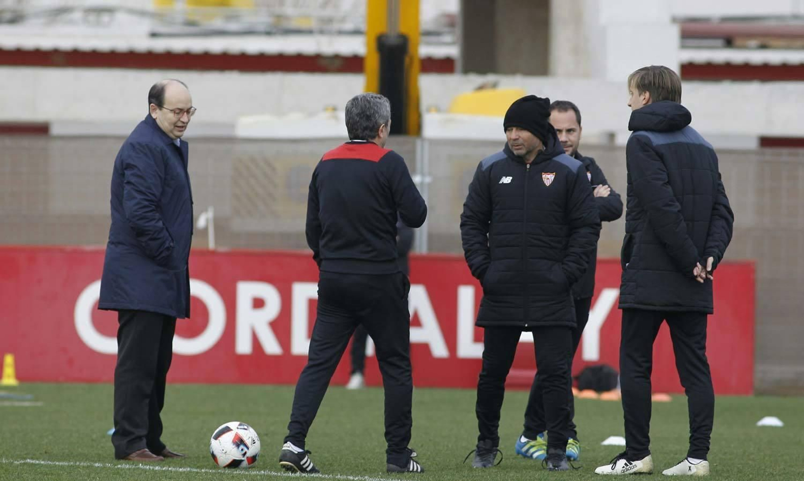 Castro, Lillo y Sampaoli en el entrenamiento del Sevilla.