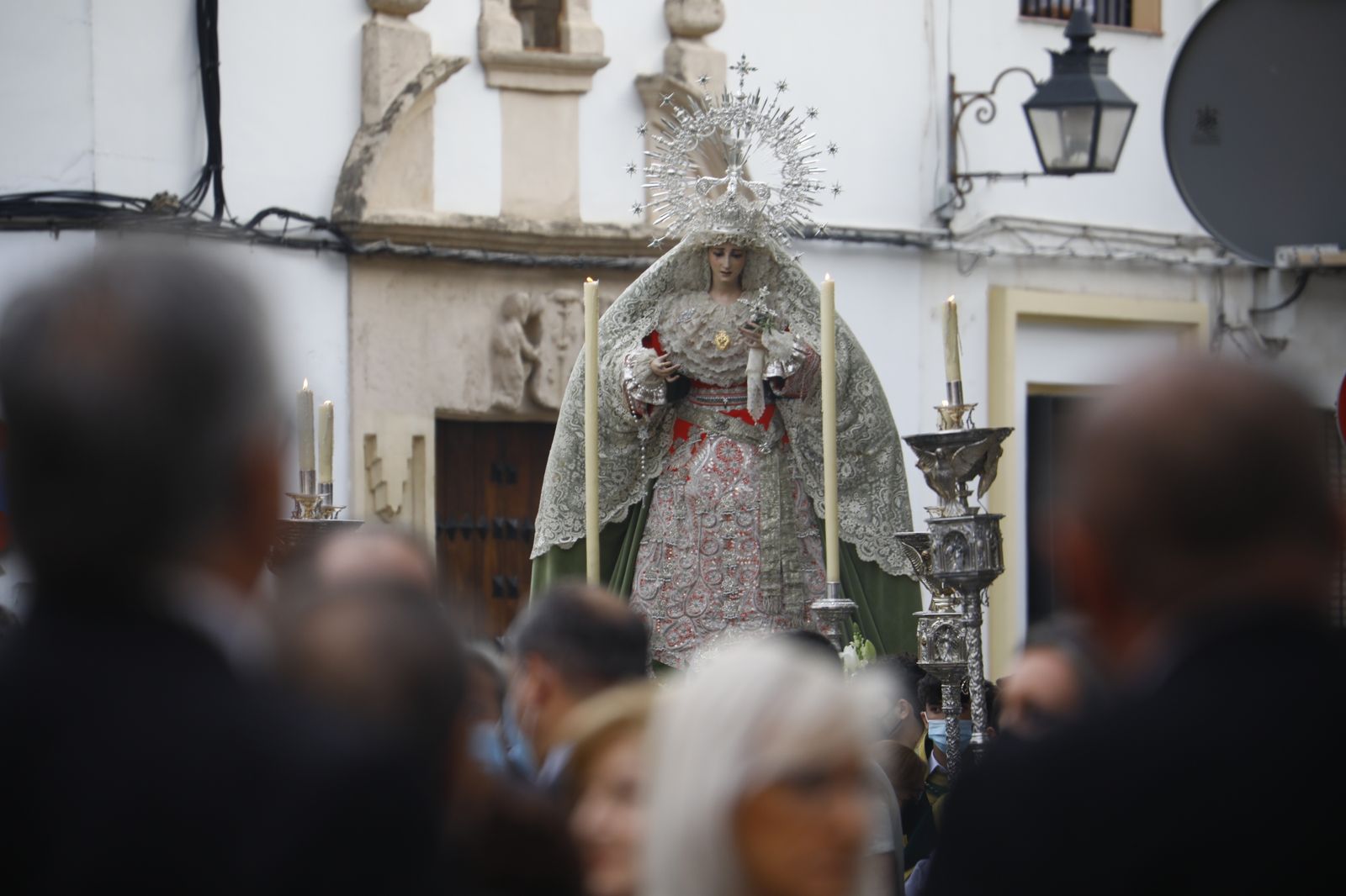 El rosario matinal de la Virgen de la Paz, en fotografías