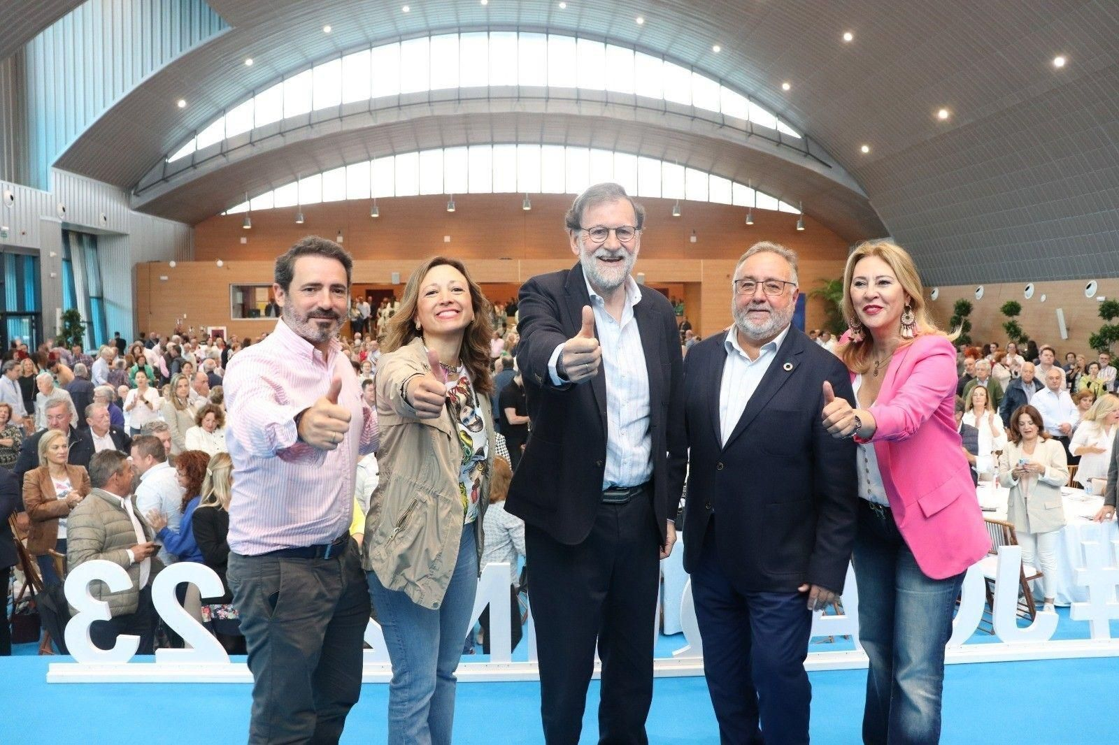 Mariano Rajoy, en Alhaurín de la Torre, junto al candidato del PP, Joaquín Villanova.